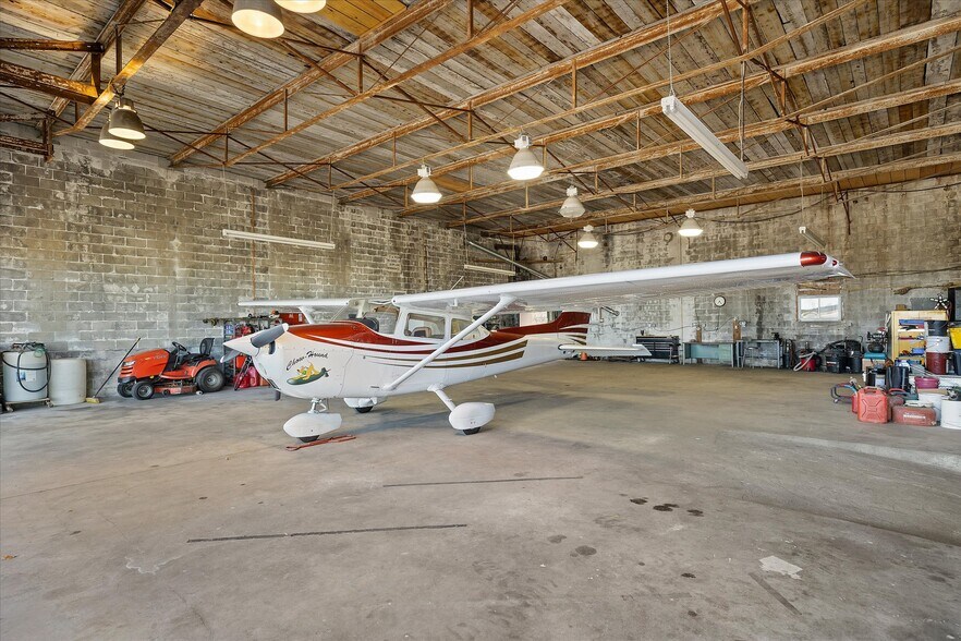 More Photos Of 89 Route 169, Woodstock Airport For Sale