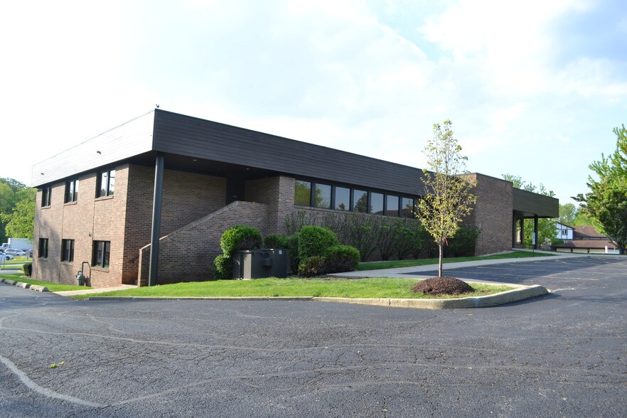 More Photos Of 305 Vine St, New Lenox Medical For Lease