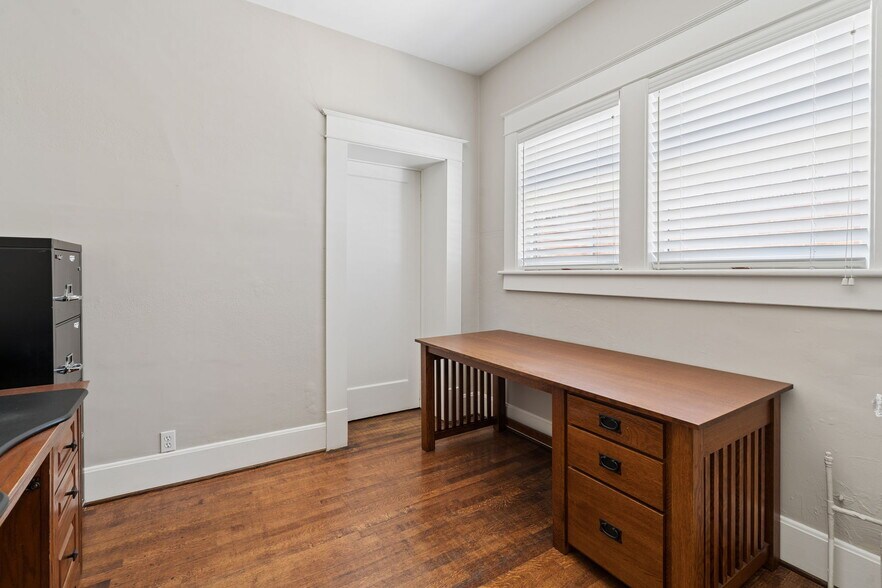 More Photos Of 4112 Swiss Ave, Dallas Office For Sale
