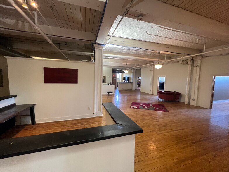 More Photos Of 1000 Broadway Blvd, Kansas City Loft Creative Space For Lease