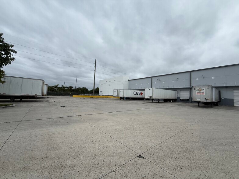 More Photos Of 5601 NW 72nd Ave, Miami Warehouse For Lease