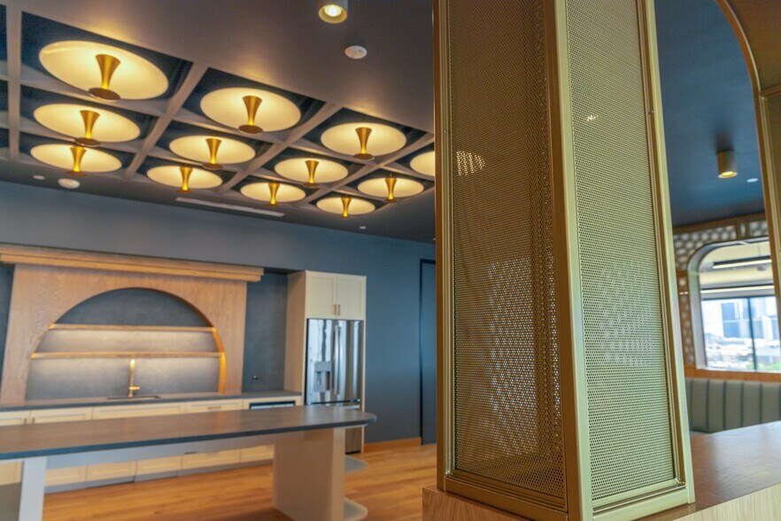 More Photos Of 1333 Oak Lawn Ave, Dallas Office For Lease
