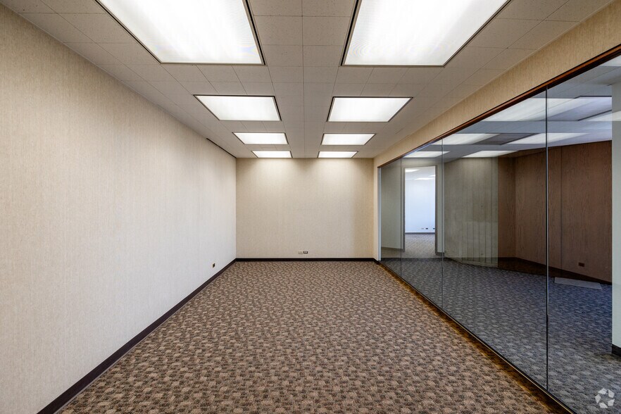 More Photos Of 100 N Broadway St, Wichita Office For Lease