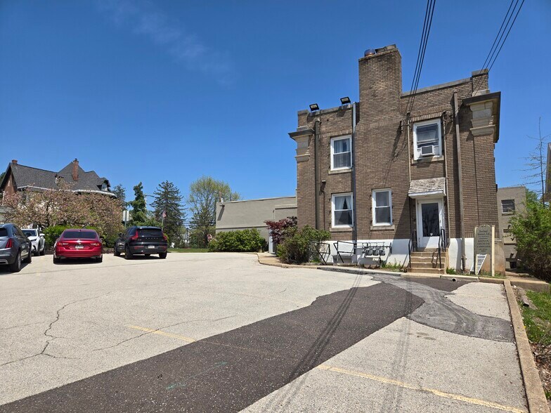 More Photos Of 362-372 E Main St, Collegeville Storefront For Lease