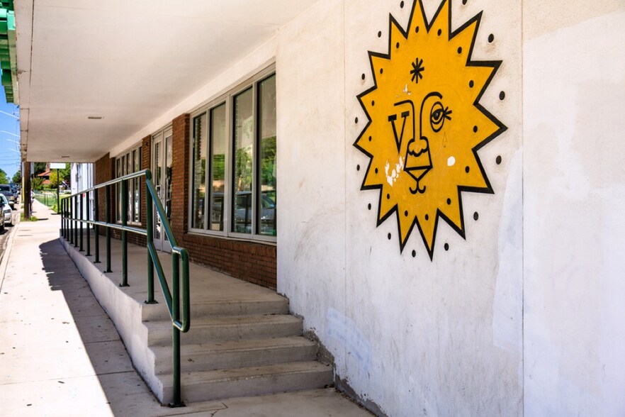 More Photos Of 1314 W Hickory St, Denton Freestanding For Lease