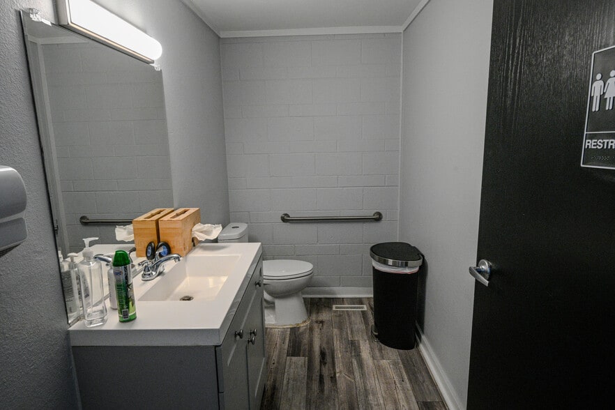 More Photos Of 7190 Newton St, Westminster Auto Dealership For Sale