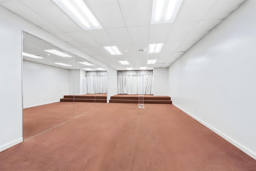 More Photos Of 1303 Summit Ave, Union City Storefront Retail Residential For Sale