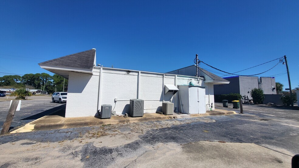 More Photos Of 50 Eglin Pky, Fort Walton Beach Freestanding For Sale