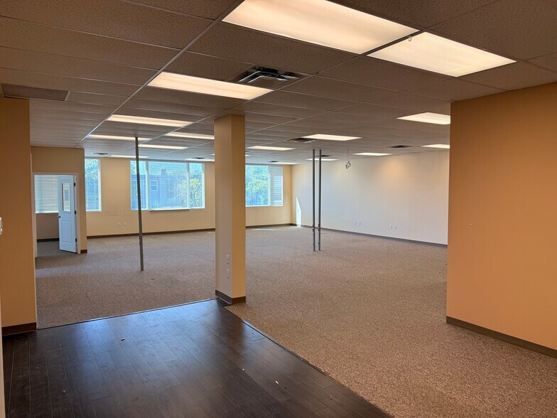 More Photos Of 11806 126 St NW, Edmonton Office For Lease