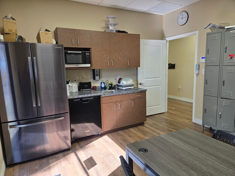 More Photos Of 13555 Automobile Blvd, Clearwater Medical For Lease