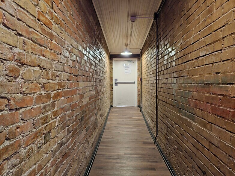 More Photos Of 1011 Front St, Evanston Restaurant For Lease