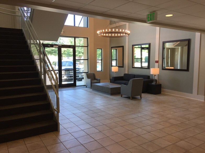 More Photos Of 15 Southlake Ln, Birmingham Office For Lease