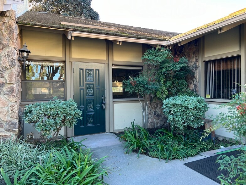 More Photos Of 2021 Sperry Ave, Ventura Office For Lease
