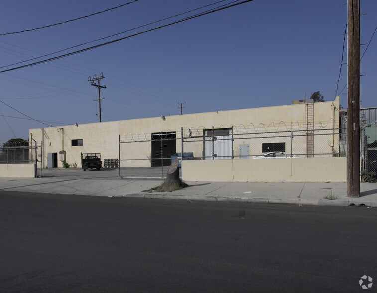 More Photos Of 12555 Branford St, Pacoima Warehouse For Lease