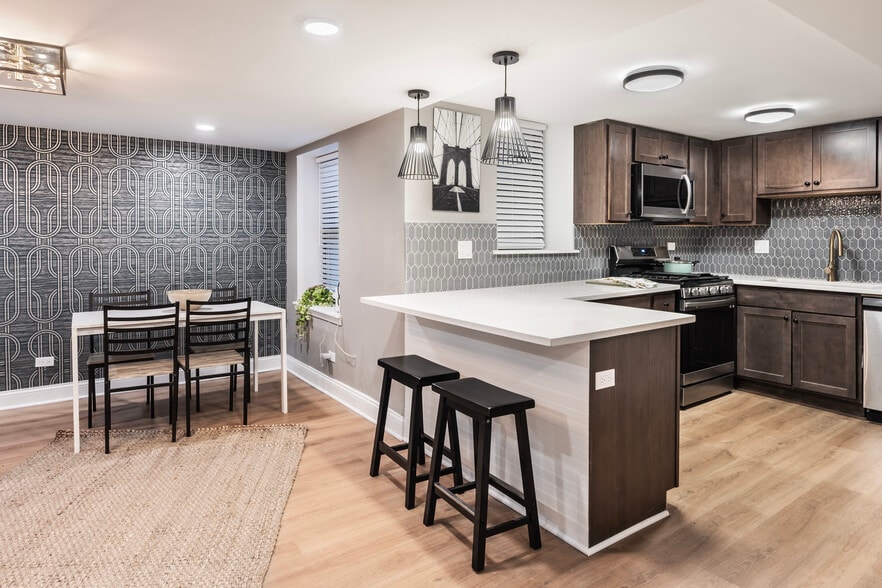 More Photos Of 5017 S Drexel Blvd, Chicago Apartments For Sale