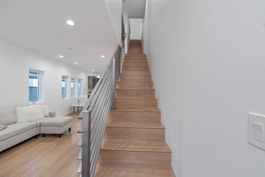 More Photos Of 10706 Camarillo St, Toluca Lake Apartments For Sale