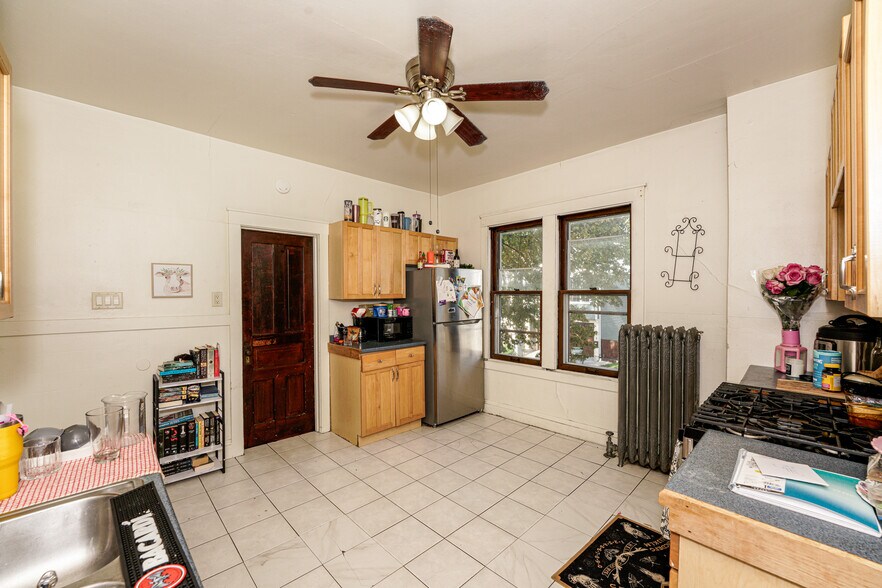 More Photos Of 1825 N Astor St, Milwaukee Multifamily For Sale