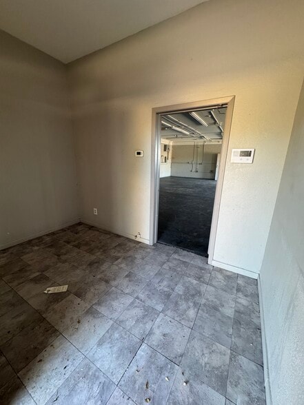 More Photos Of 17648 N 32nd St, Phoenix Warehouse For Lease