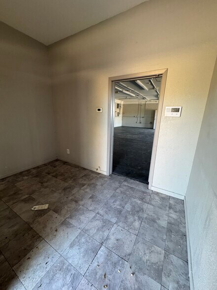 More Photos Of 17648 N 32nd St, Phoenix Warehouse For Lease