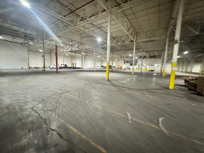 More Photos Of 815 E Kenwood Ave, Decatur Distribution For Lease