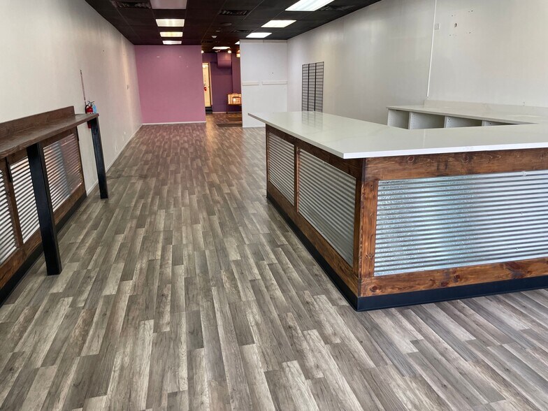 More Photos Of 122B W Calendar Ave, La Grange General Retail For Lease