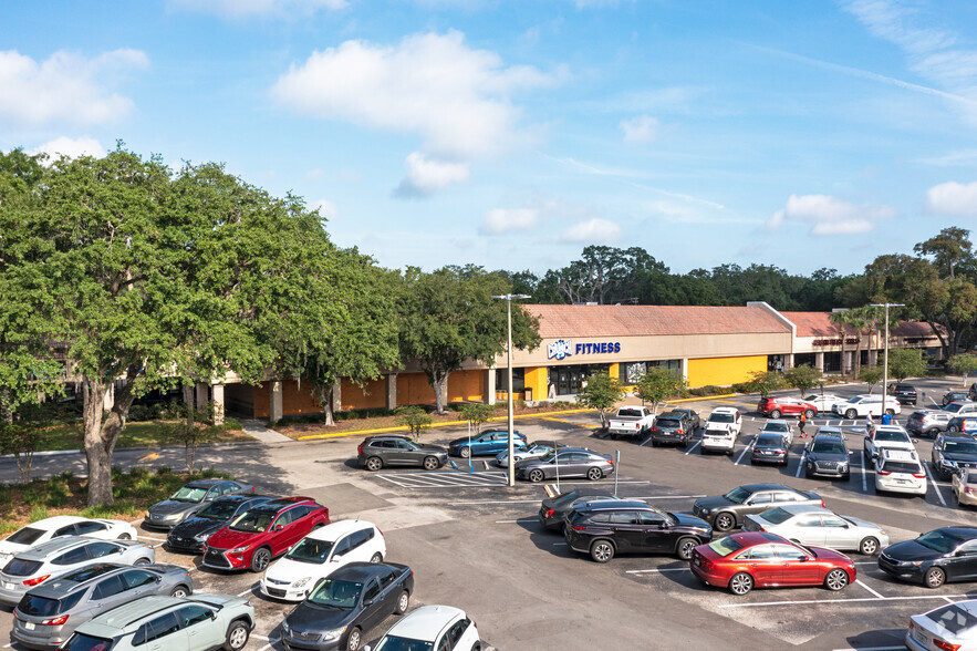 Primary Photo Of 3210-3248 Lithia Pinecrest Rd, Valrico Unknown For Lease