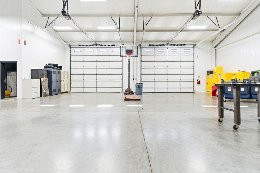 More Photos Of 13720 Aiken Rd, Louisville Warehouse For Sale