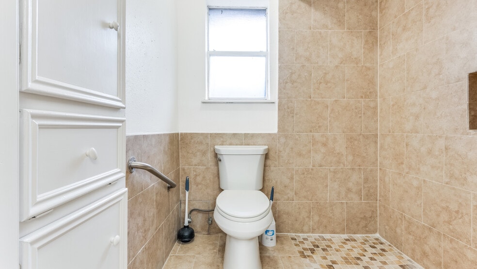 More Photos Of 5807 Old Lodge Dr, Houston Assisted Living For Sale