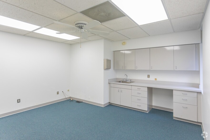 More Photos Of 2 Colgate Dr, Forest Hill Medical For Lease