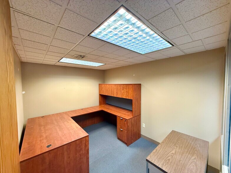 More Photos Of 321 S Blanchard St, Findlay Office For Sale