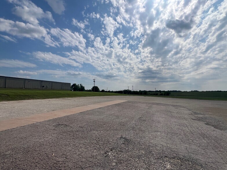 More Photos Of 317 Meyers Dr, Sherman Unknown For Lease