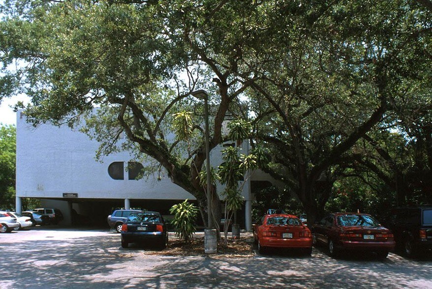 Primary Photo Of 2140 S Dixie Hwy, Coconut Grove Office For Lease