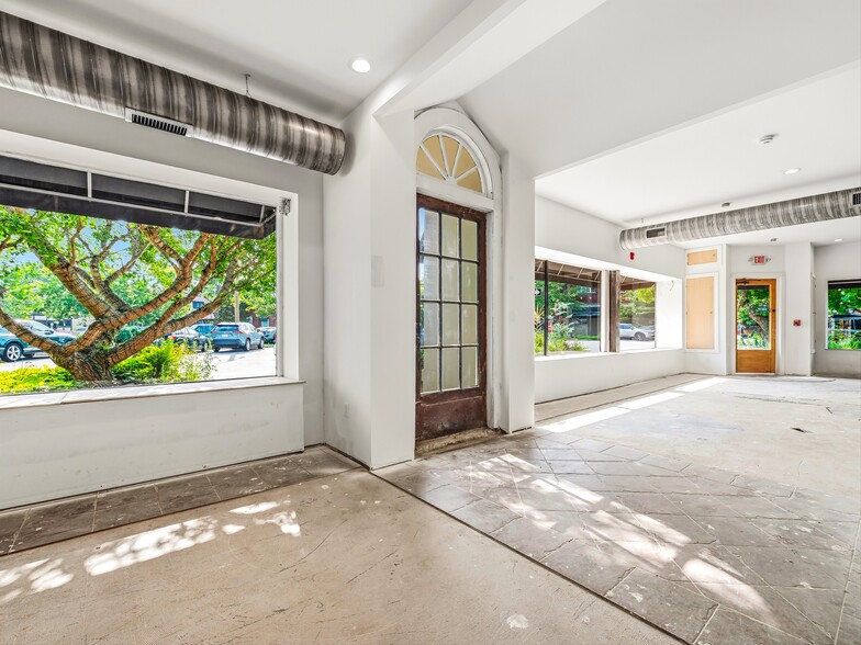 More Photos Of 5 Biltmore Plz, Asheville Storefront For Lease