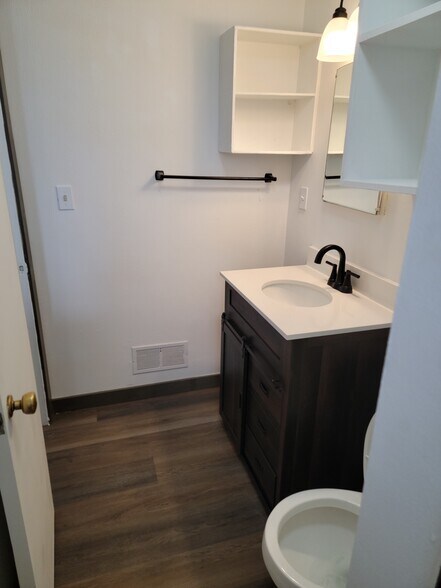 More Photos Of 450 Montana Ave, Lovell Storefront Retail Office For Sale