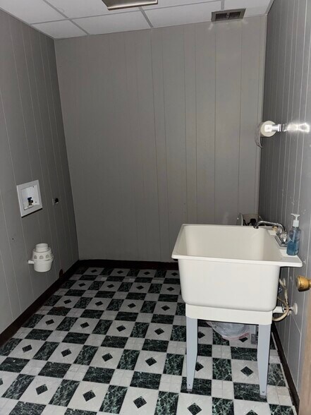 More Photos Of 111 N Walnut St, North Manchester General Retail For Sale