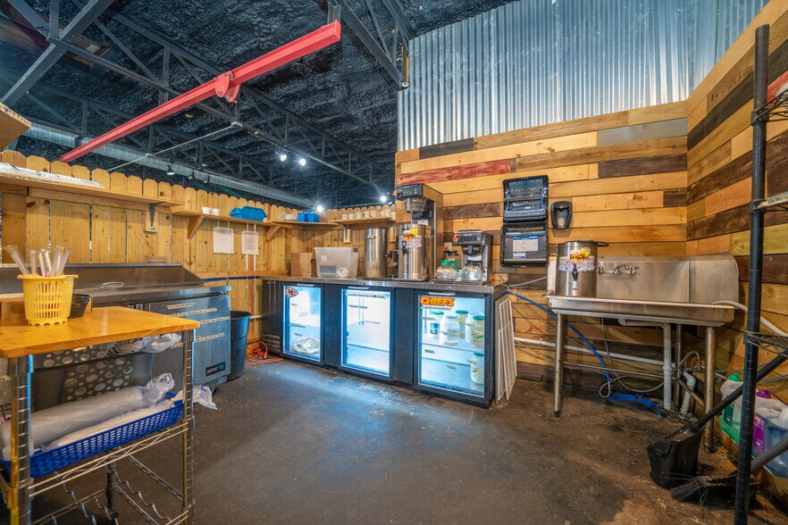 More Photos Of 367 State Highway 155 N, Gilmer Bar For Sale