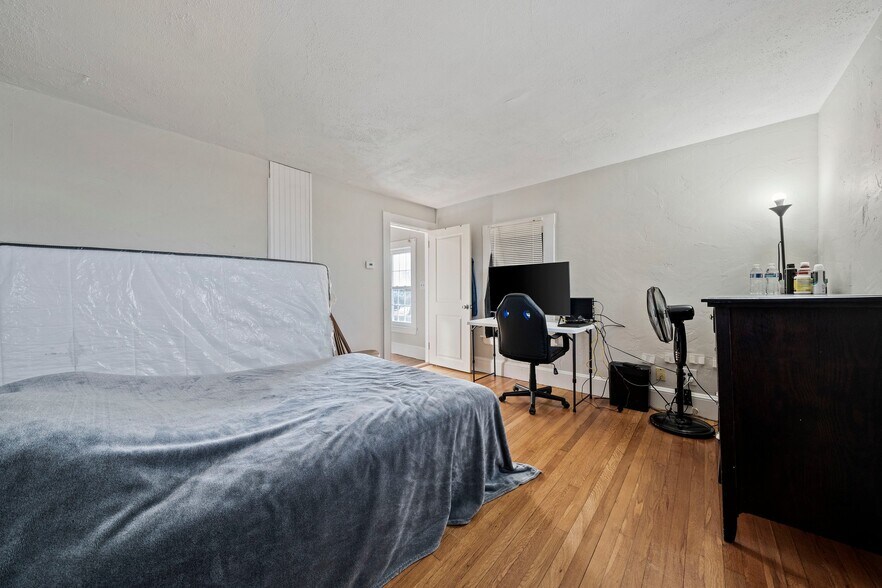 More Photos Of 17 North Ave, Rockland Apartments For Sale