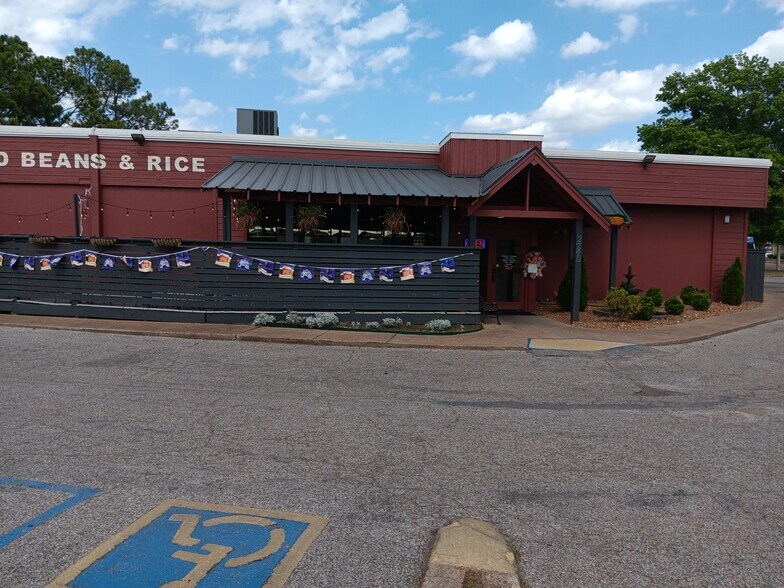 Primary Photo Of 2740 Bartlett Rd, Bartlett Restaurant For Sale