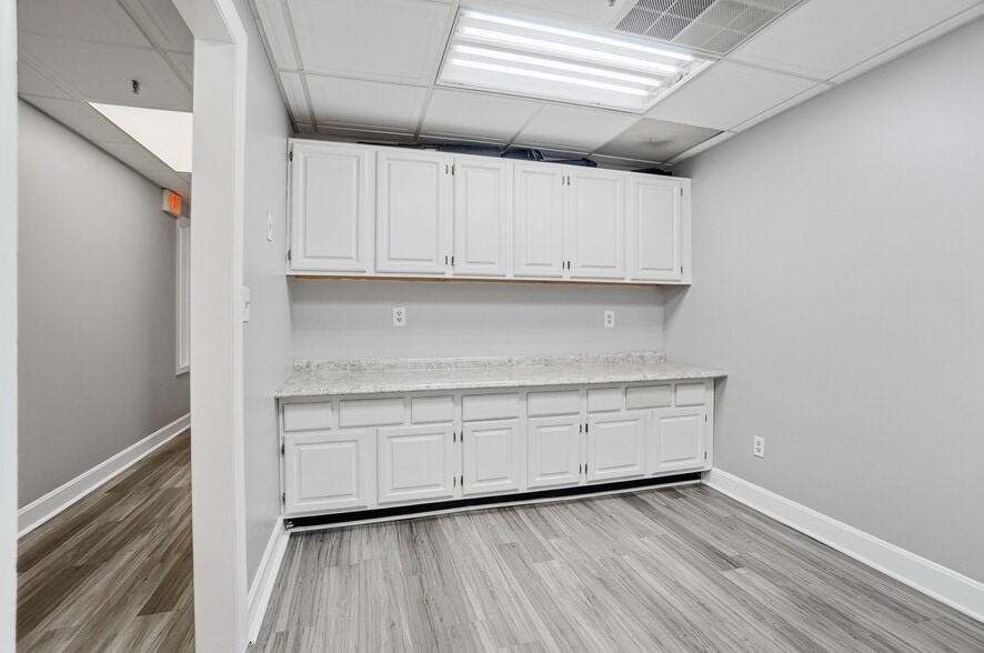 More Photos Of 4753-4759 Cornell Rd, Blue Ash Medical For Sale
