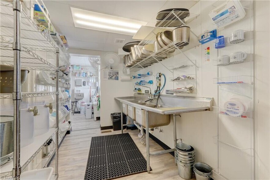 More Photos Of 17 E Main St, Thomasville Storefront Retail Office For Sale