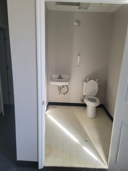 More Photos Of 321 West Ave, Cedartown Office Residential For Sale