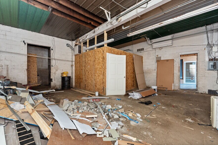 More Photos Of 656 US 52, Aberdeen Flex For Sale