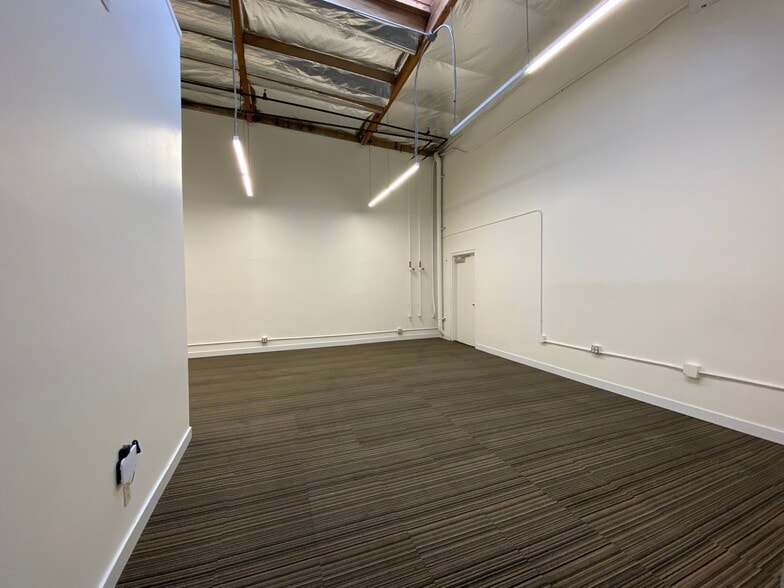 More Photos Of 970 Terra Bella Ave, Mountain View Research And Development For Lease