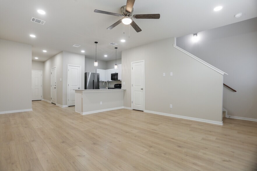 More Photos Of 7210 John Palmer Dr, San Antonio Apartments For Sale