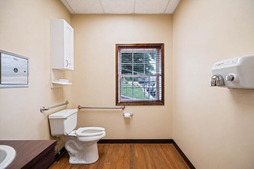 More Photos Of 201 Portion Rd, Ronkonkoma Loft Creative Space For Lease
