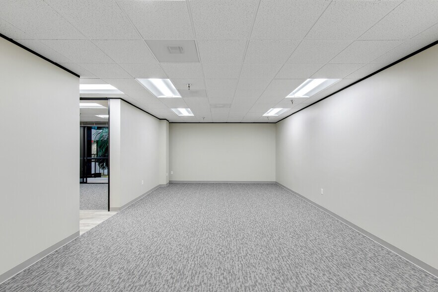 More Photos Of 1880 Dairy Ashford Rd, Houston Office For Lease
