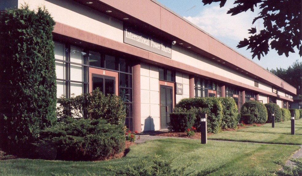 More Photos Of 200 Butterfield Dr, Ashland Warehouse For Lease