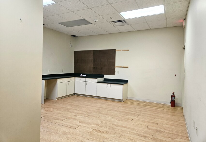 More Photos Of 100 S Michigan Ave, Saginaw Freestanding For Lease