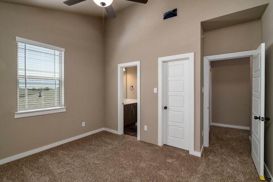 More Photos Of 640 Fallow Dr, Venus Multifamily For Sale