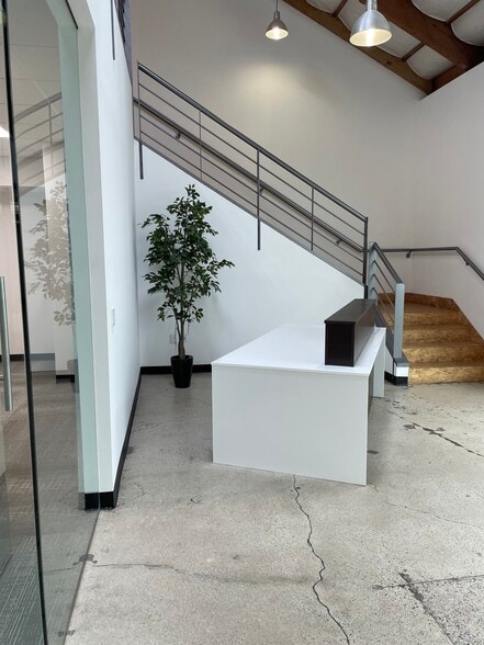 More Photos Of 3185-3189 Pullman St, Costa Mesa Office For Sale